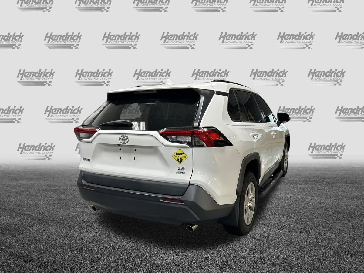 2021 Toyota RAV4 LE thumbnail 11