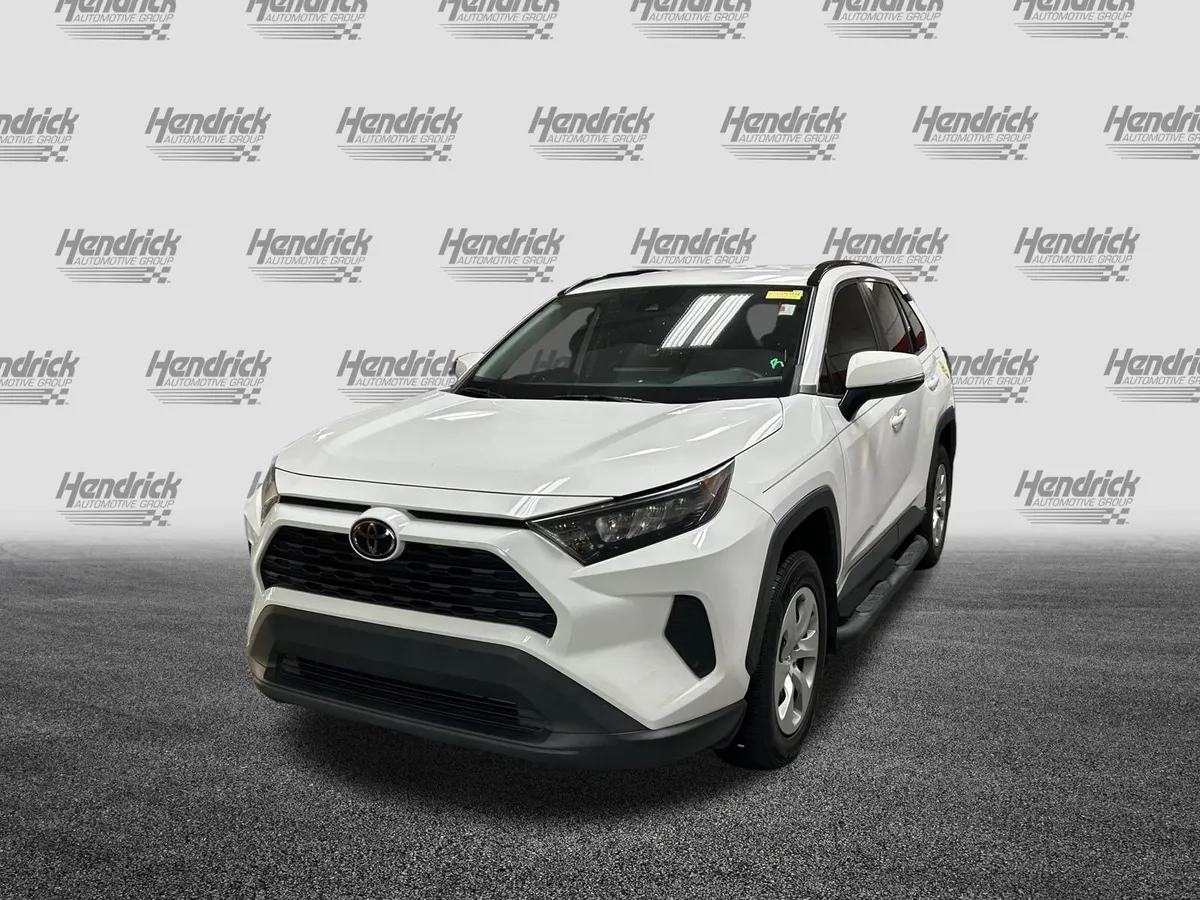 2021 Toyota RAV4 LE thumbnail 5