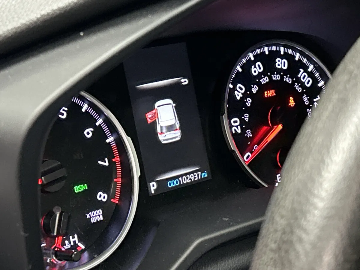 2021 Toyota RAV4 LE thumbnail 7