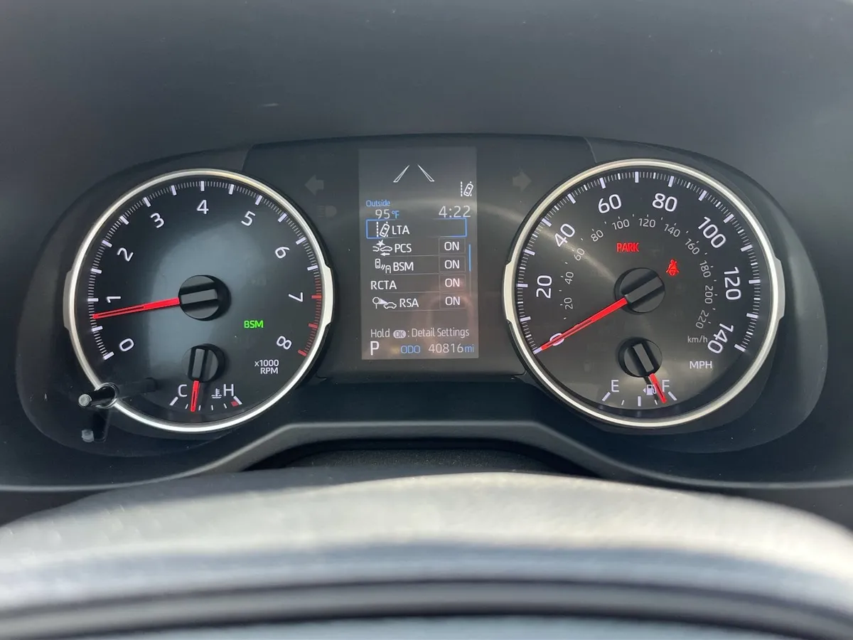 2021 Toyota RAV4 XLE thumbnail 15
