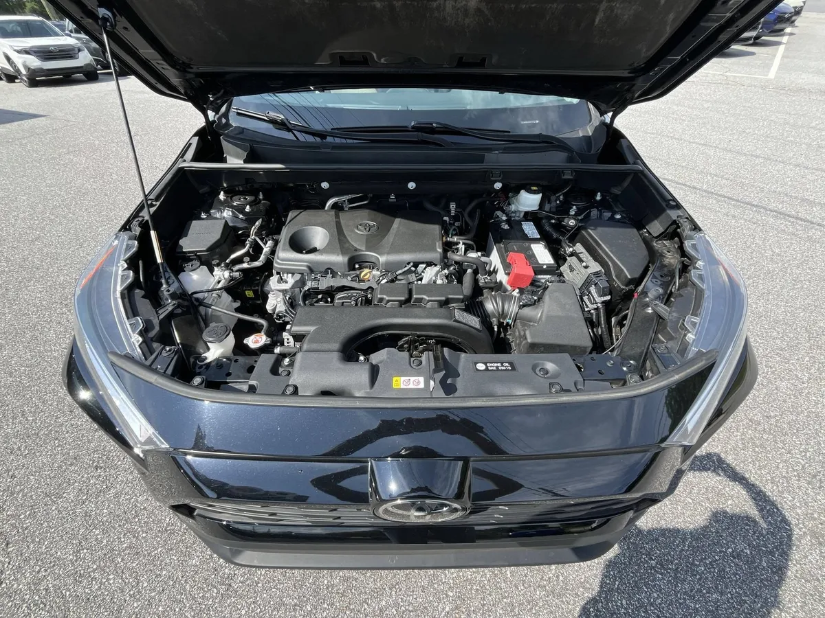 2021 Toyota RAV4 XLE thumbnail 24