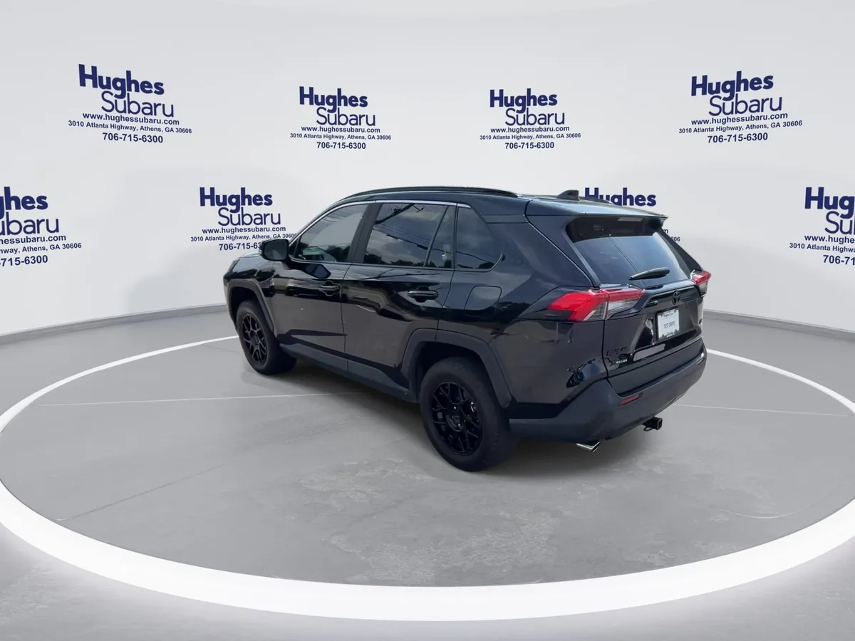 2021 Toyota RAV4 XLE thumbnail 6