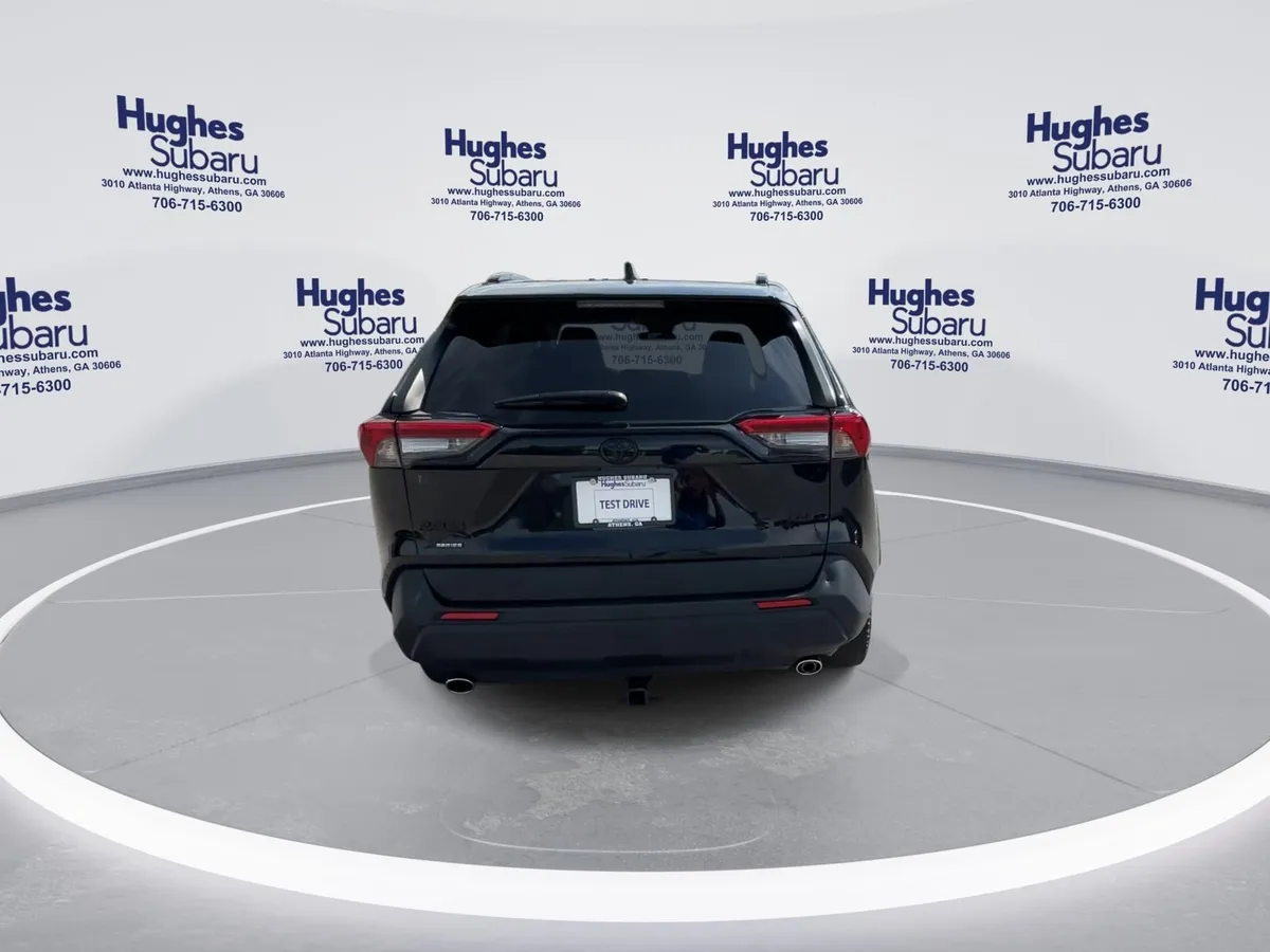 2021 Toyota RAV4 XLE thumbnail 7