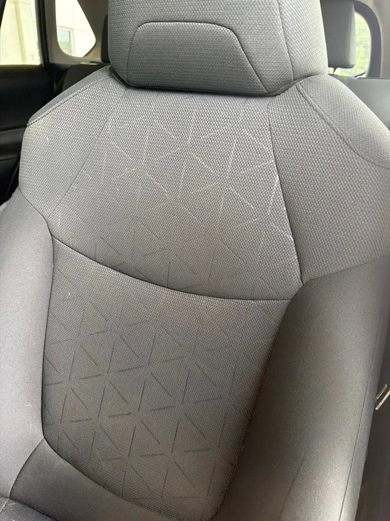 2021 Toyota RAV4 XLE thumbnail 5