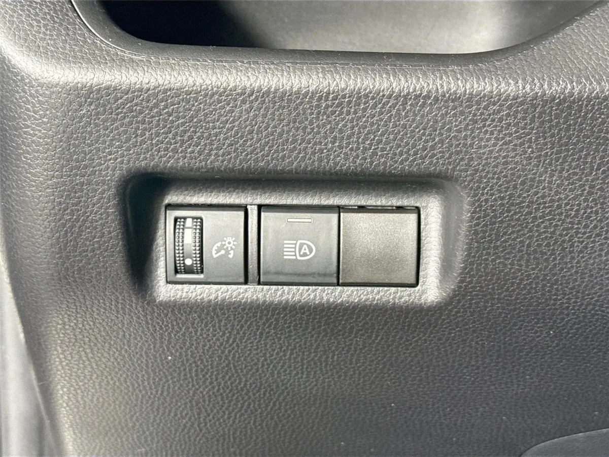 2021 Toyota RAV4 XLE thumbnail 13