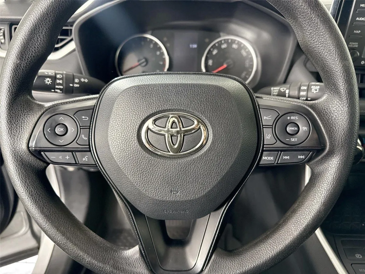 2021 Toyota RAV4 XLE thumbnail 14
