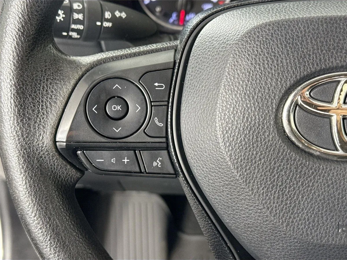 2021 Toyota RAV4 XLE thumbnail 15