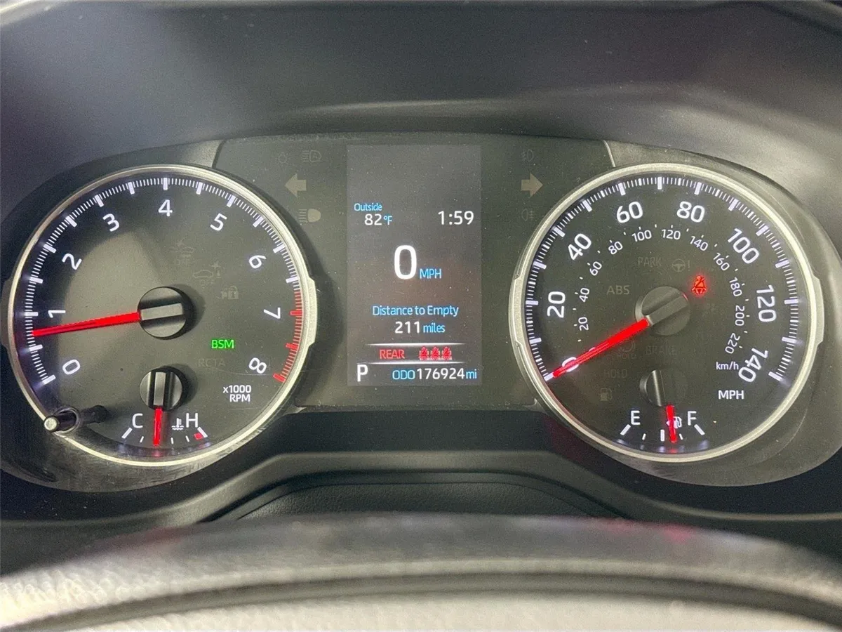 2021 Toyota RAV4 XLE thumbnail 17