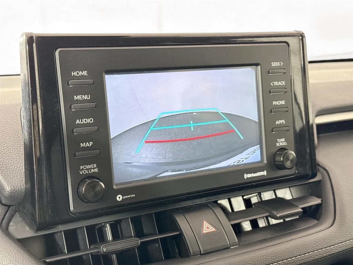 2021 Toyota RAV4 XLE thumbnail 21