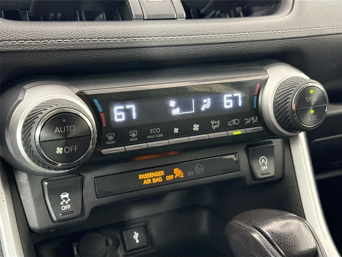 2021 Toyota RAV4 XLE thumbnail 22