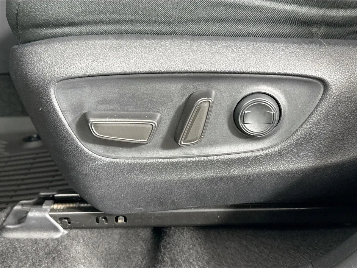 2021 Toyota RAV4 XLE thumbnail 25