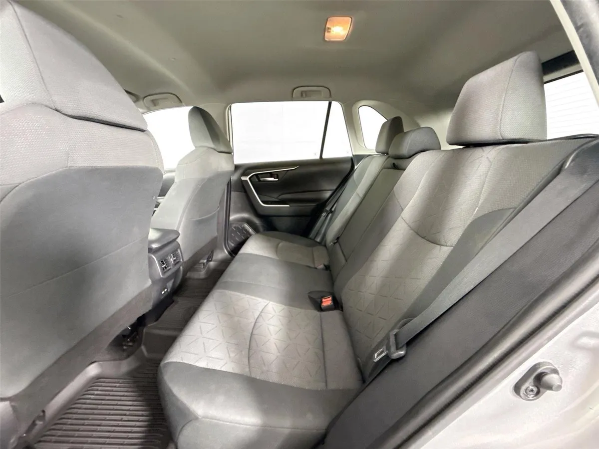 2021 Toyota RAV4 XLE thumbnail 26