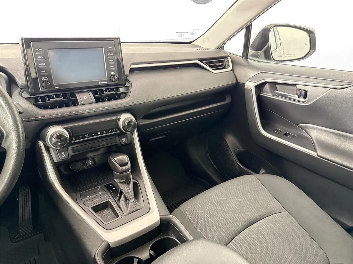 2021 Toyota RAV4 XLE thumbnail 28