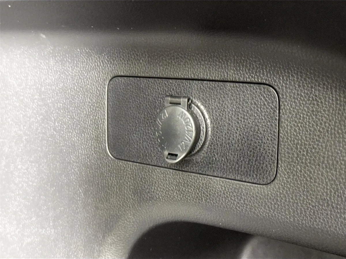 2021 Toyota RAV4 XLE thumbnail 35