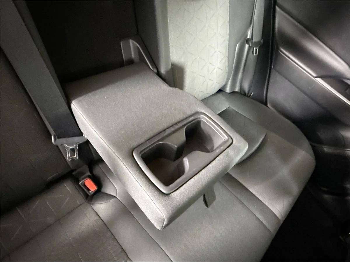 2021 Toyota RAV4 XLE thumbnail 36