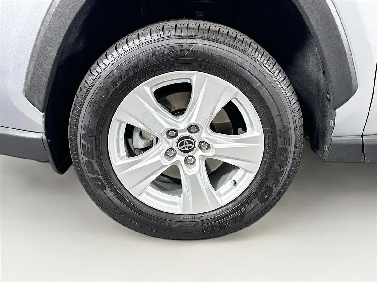 2021 Toyota RAV4 XLE thumbnail 41