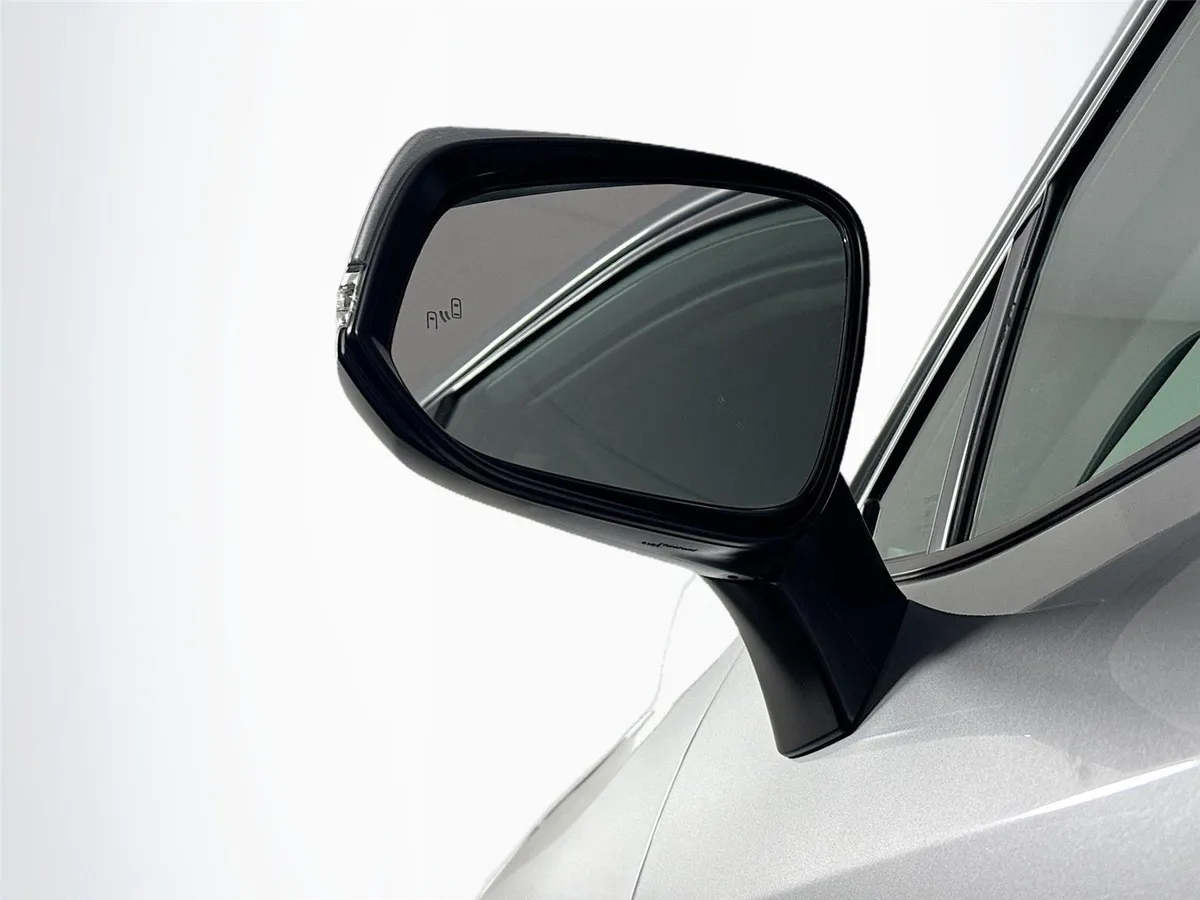 2021 Toyota RAV4 XLE thumbnail 5