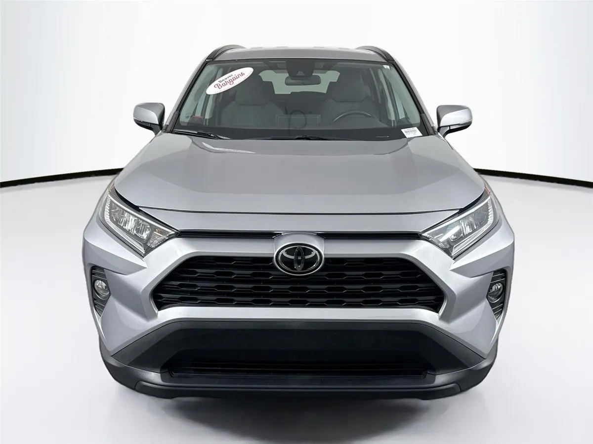 2021 Toyota RAV4 XLE thumbnail 6
