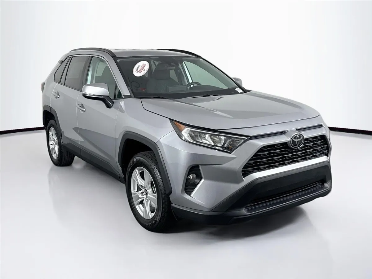 2021 Toyota RAV4 XLE thumbnail 7
