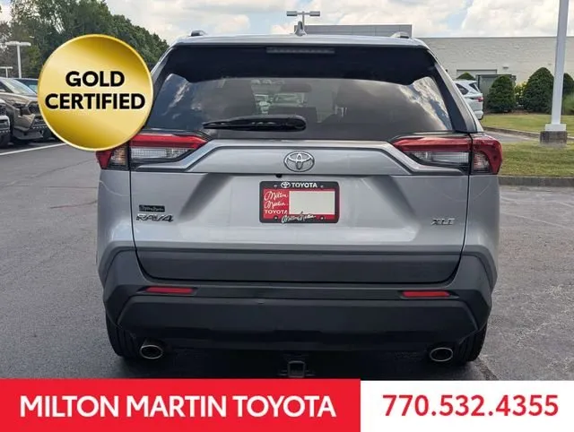 2021 Toyota RAV4 XLE thumbnail 10