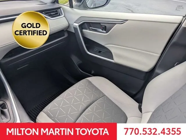 2021 Toyota RAV4 XLE thumbnail 17