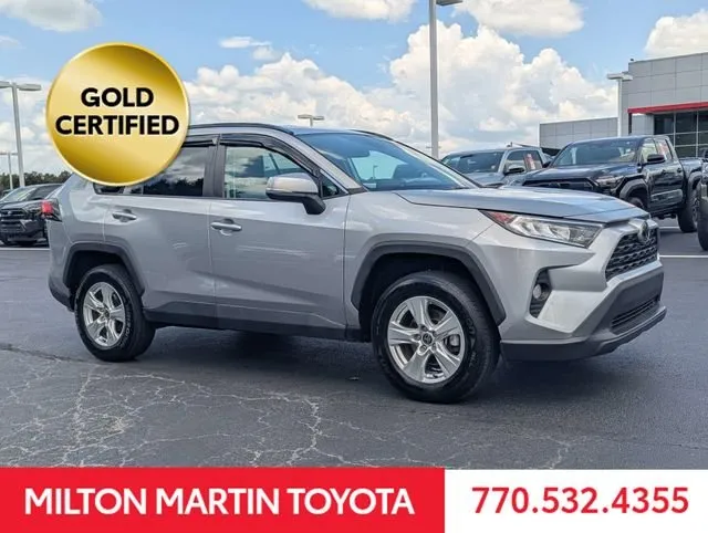 2021 Toyota RAV4 XLE thumbnail 2