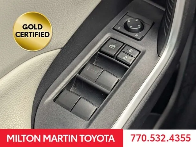 2021 Toyota RAV4 XLE thumbnail 22