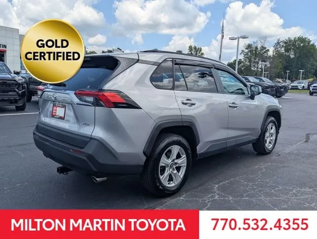 2021 Toyota RAV4 XLE thumbnail 3