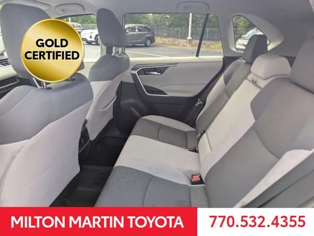2021 Toyota RAV4 XLE thumbnail 8