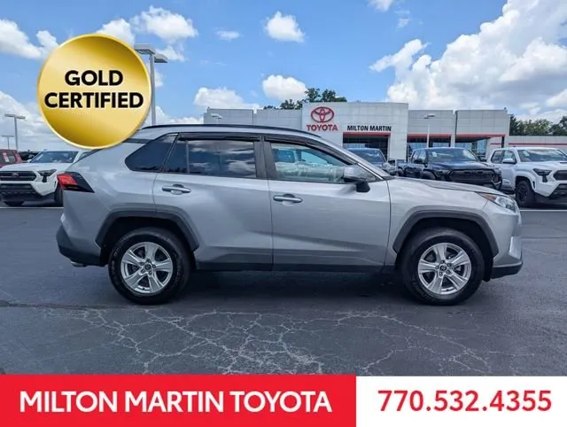 2021 Toyota RAV4 XLE thumbnail 9
