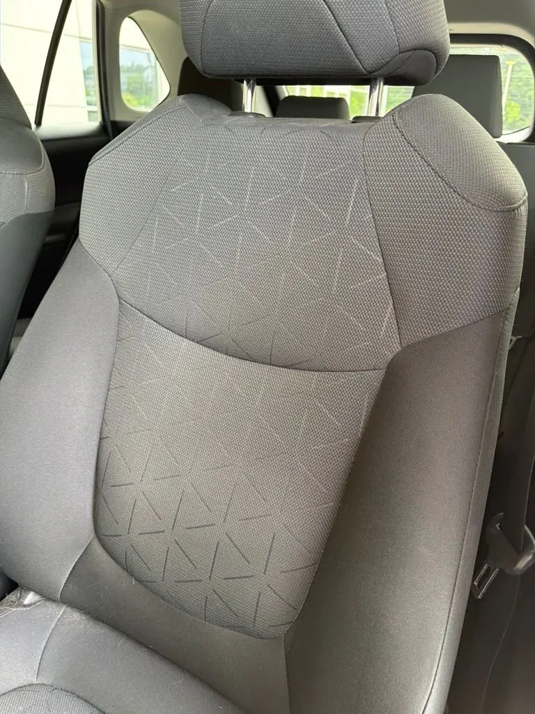 2021 Toyota RAV4 XLE thumbnail 5