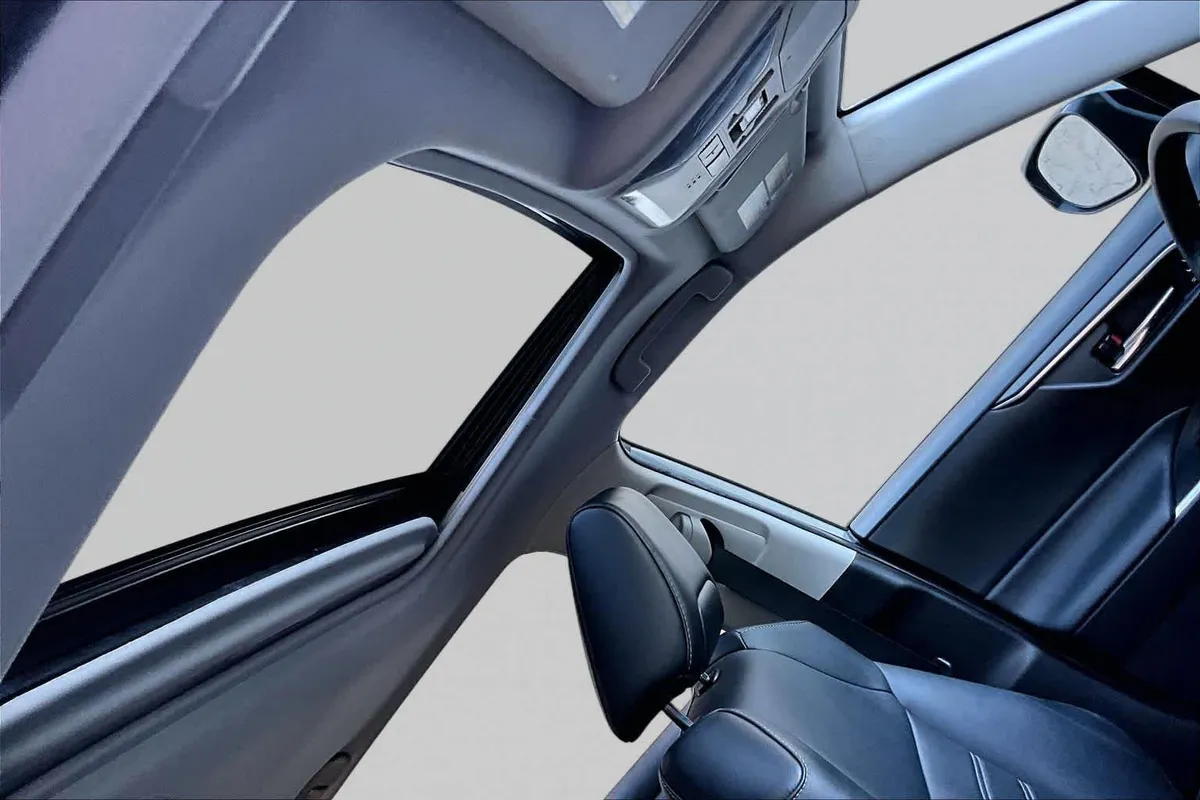 2021 Toyota RAV4 XLE Premium thumbnail 13