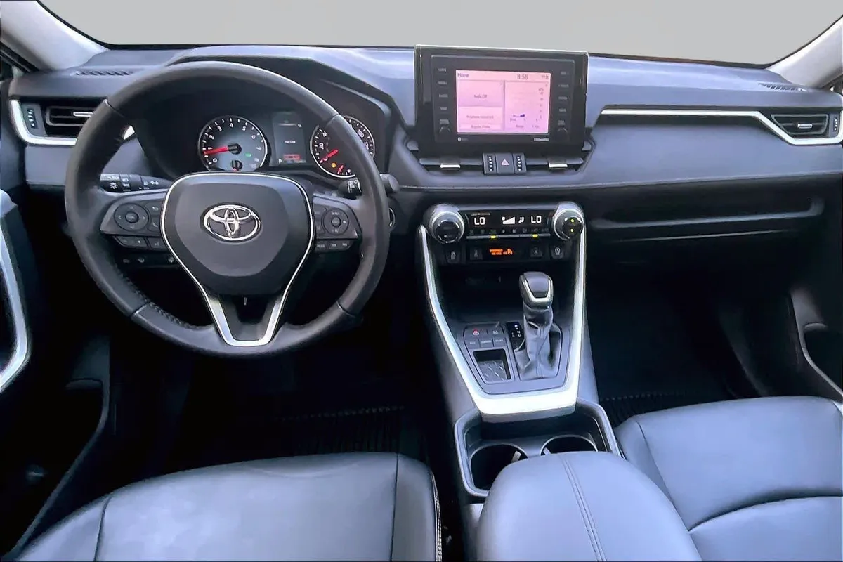 2021 Toyota RAV4 XLE Premium thumbnail 15