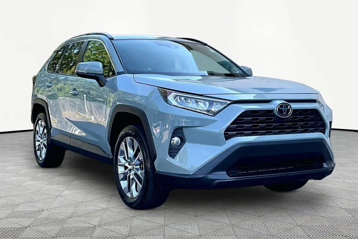 2021 Toyota RAV4 XLE Premium thumbnail 2
