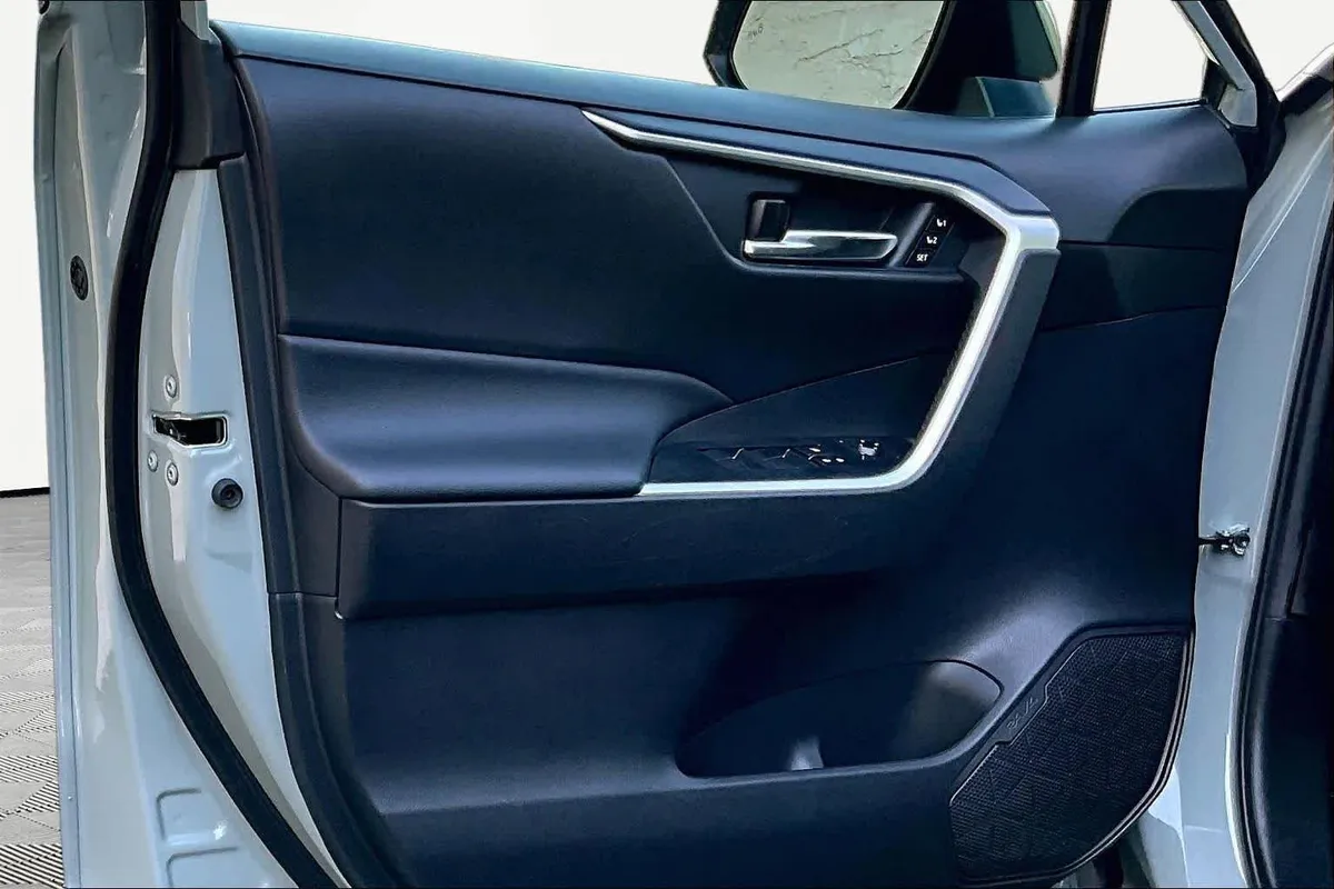 2021 Toyota RAV4 XLE Premium thumbnail 21
