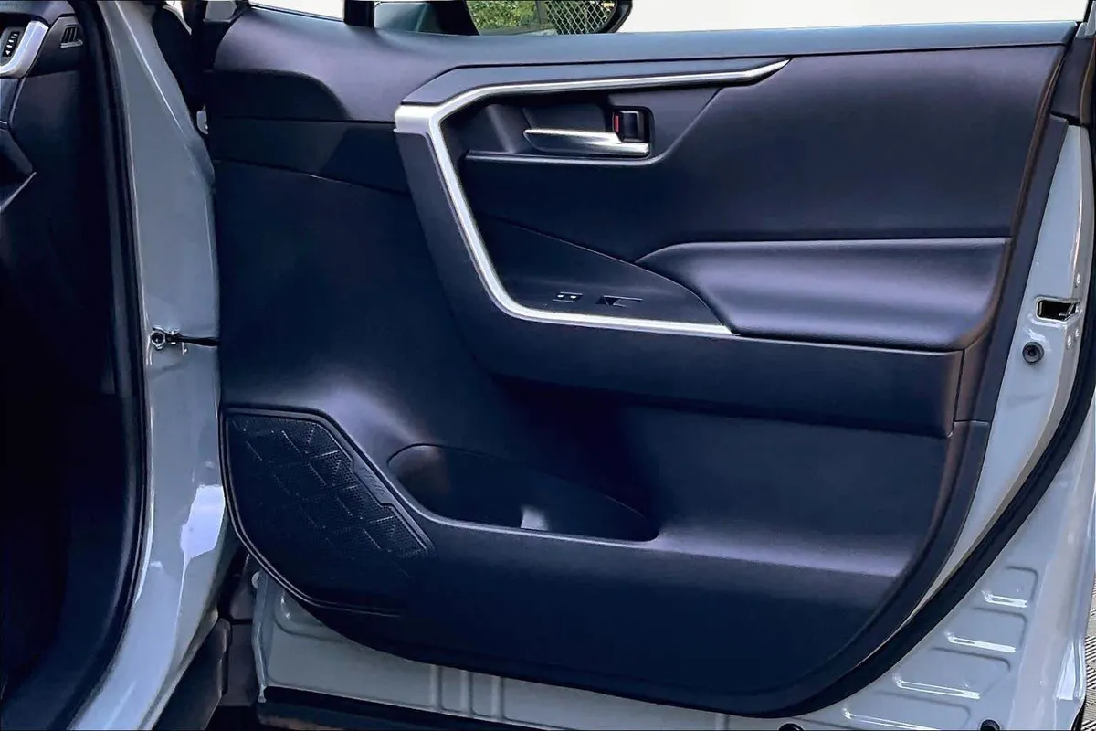 2021 Toyota RAV4 XLE Premium thumbnail 22