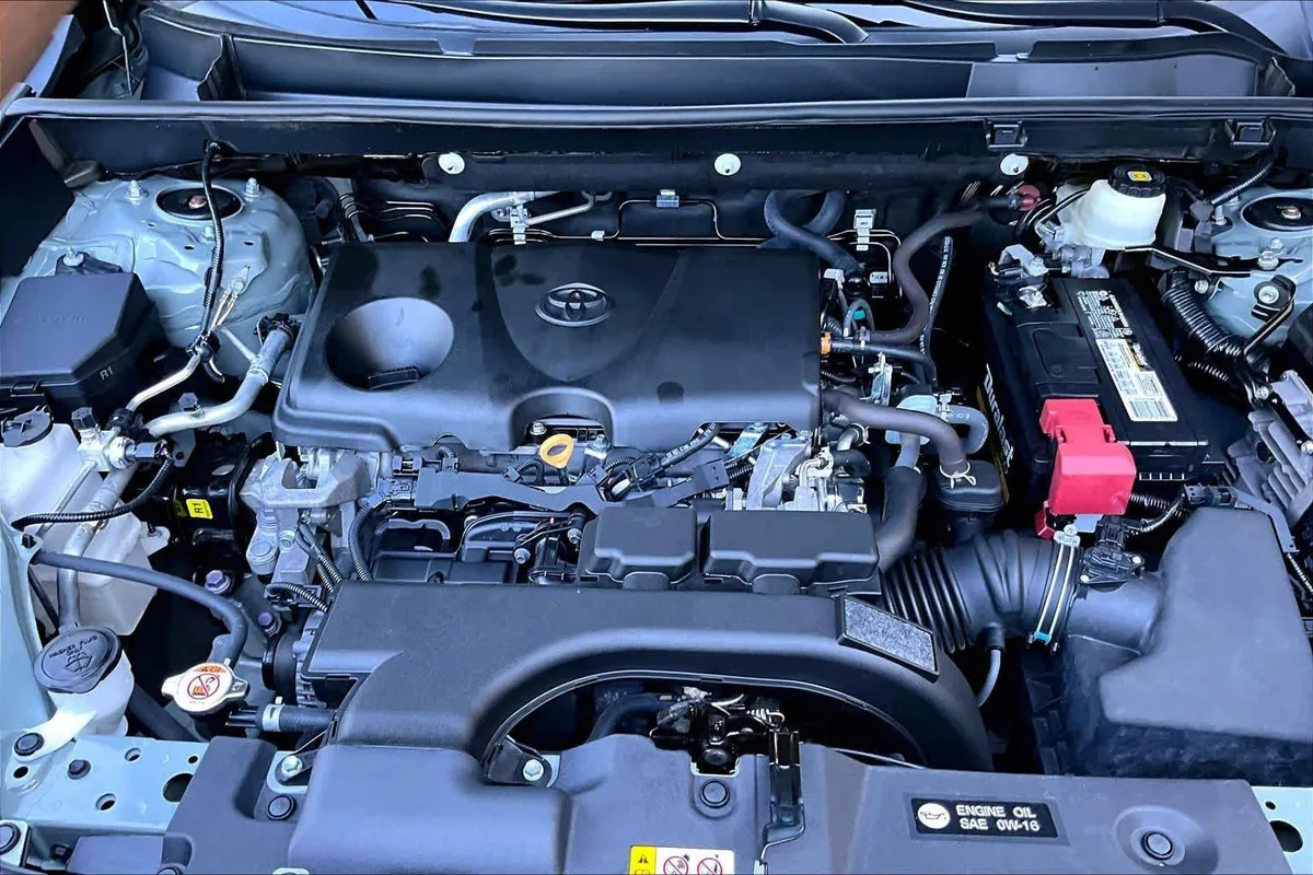 2021 Toyota RAV4 XLE Premium thumbnail 31