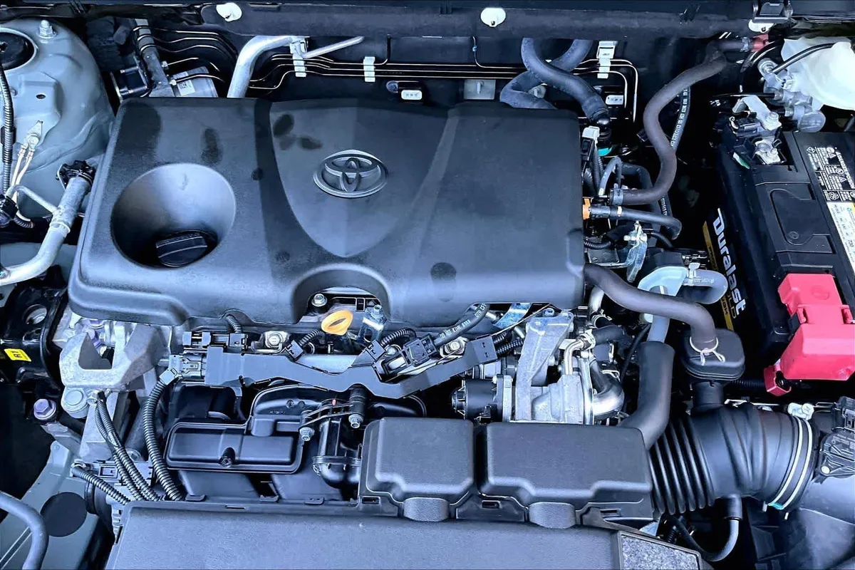 2021 Toyota RAV4 XLE Premium thumbnail 32