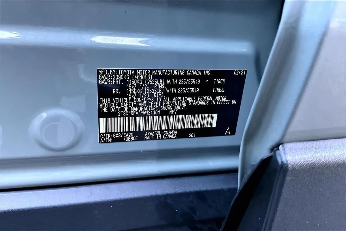 2021 Toyota RAV4 XLE Premium thumbnail 33