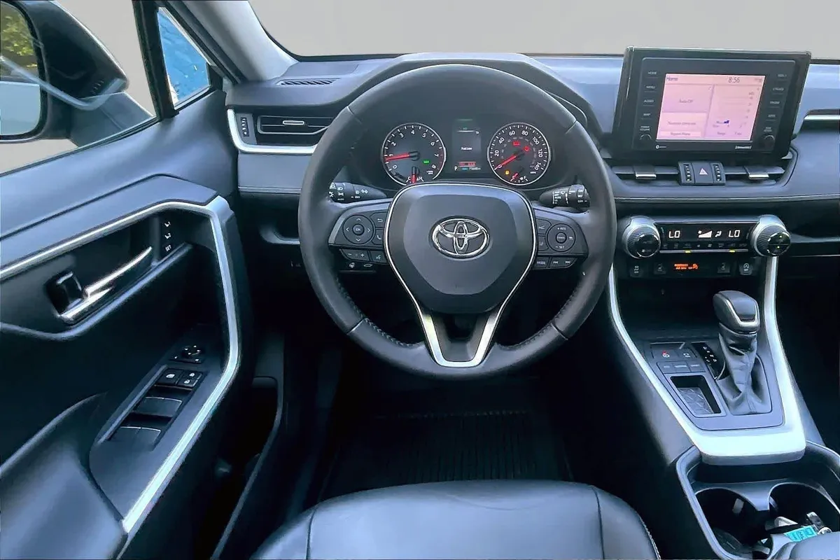 2021 Toyota RAV4 XLE Premium thumbnail 5