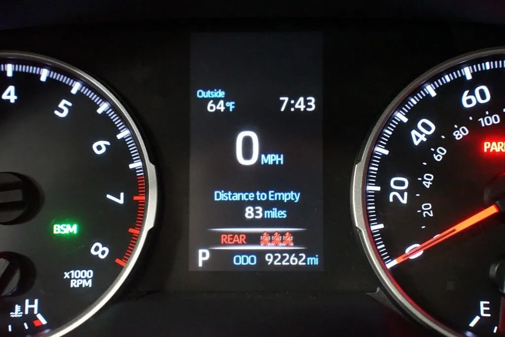 2021 Toyota RAV4 XLE Premium thumbnail 16