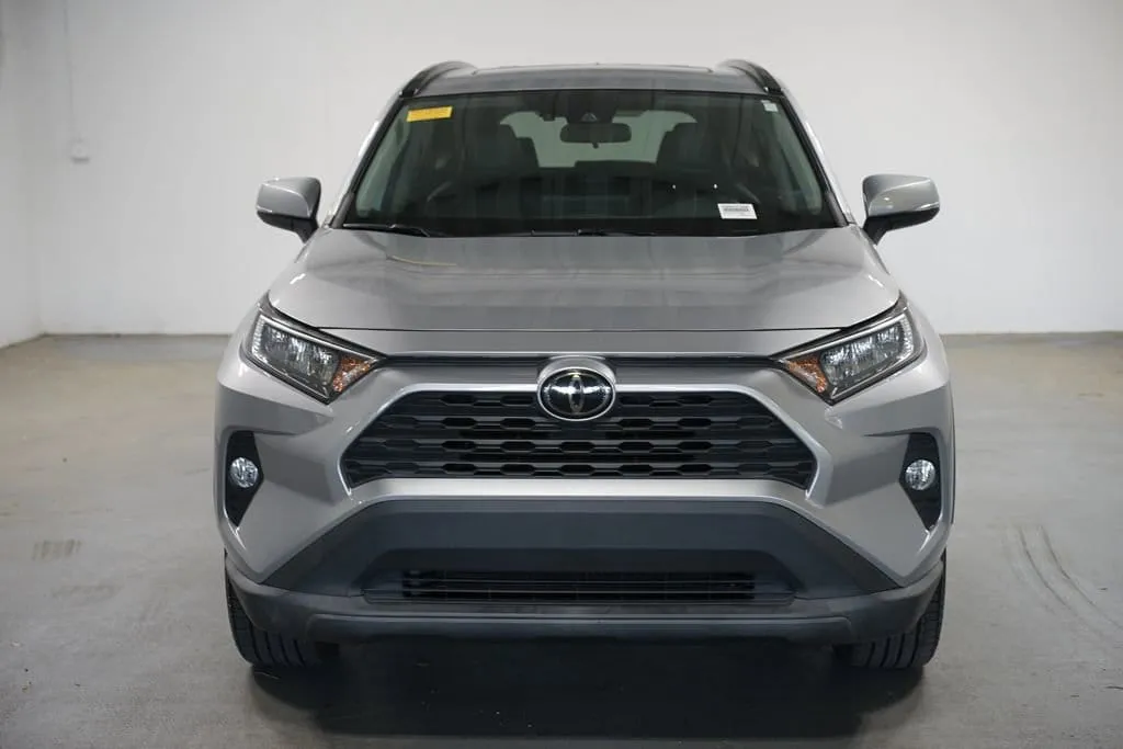2021 Toyota RAV4 XLE Premium thumbnail 2