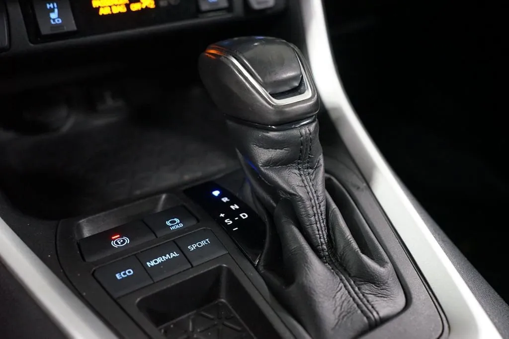 2021 Toyota RAV4 XLE Premium thumbnail 20