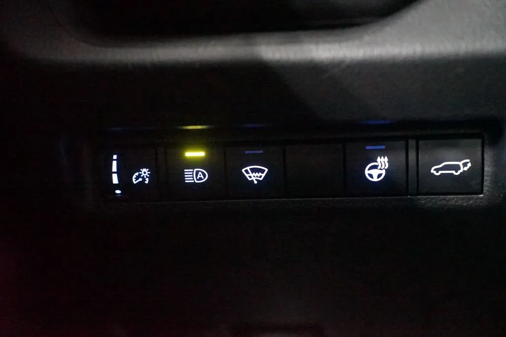 2021 Toyota RAV4 XLE Premium thumbnail 23
