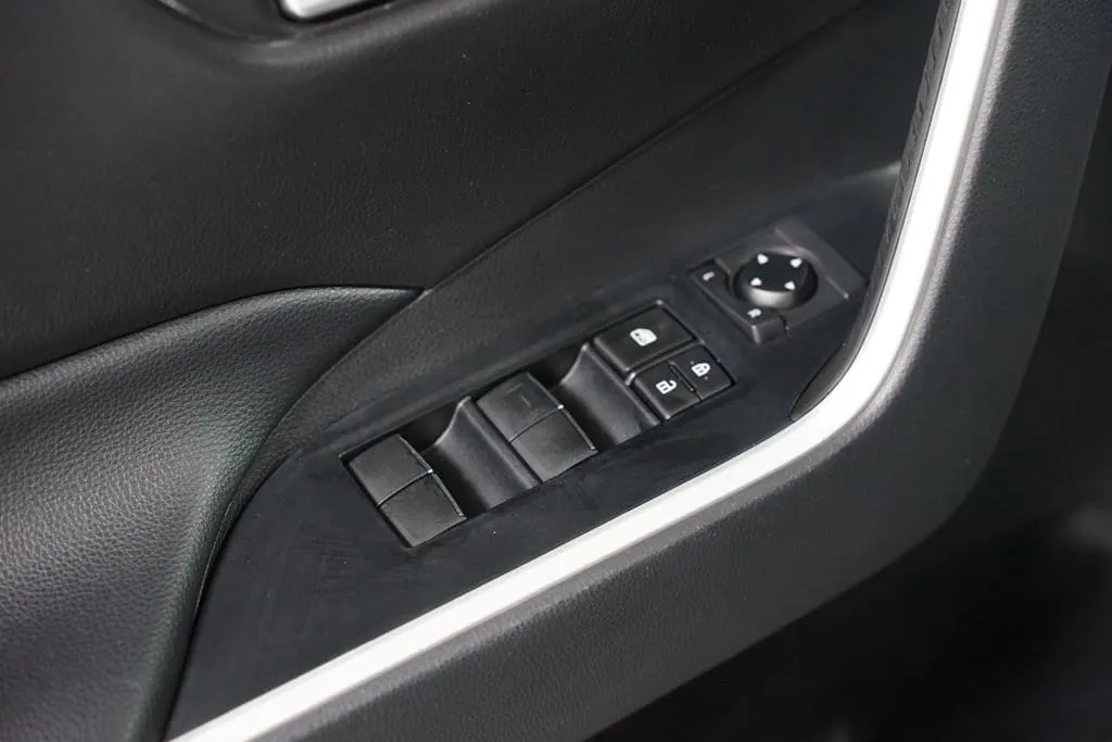 2021 Toyota RAV4 XLE Premium thumbnail 30