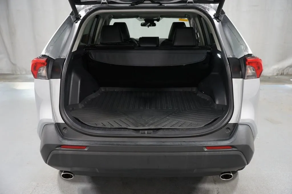 2021 Toyota RAV4 XLE Premium thumbnail 35