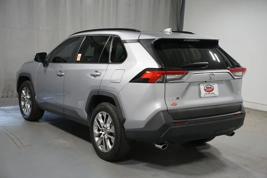 2021 Toyota RAV4 XLE Premium thumbnail 6