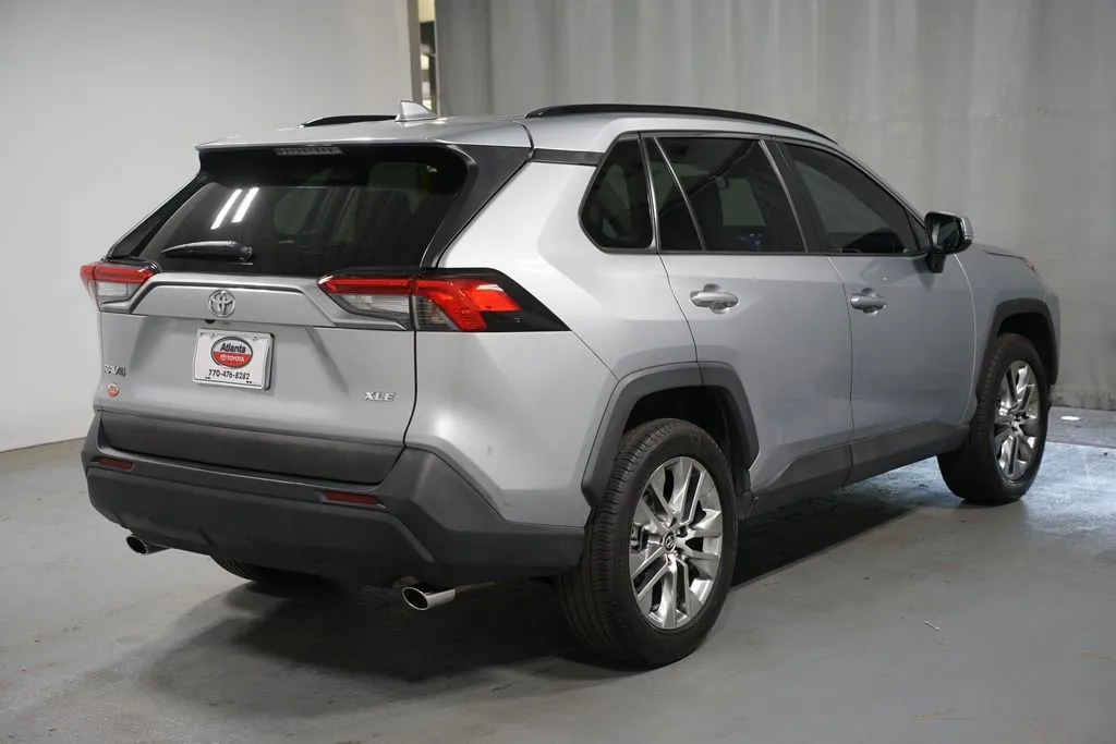 2021 Toyota RAV4 XLE Premium thumbnail 8