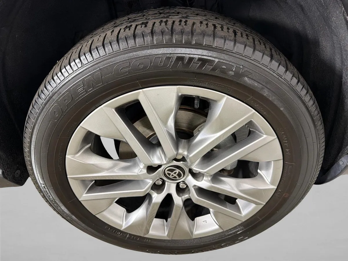 2021 Toyota RAV4 XLE Premium thumbnail 13
