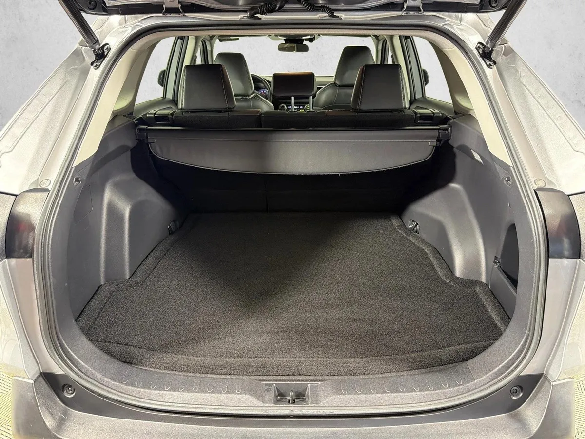 2021 Toyota RAV4 XLE Premium thumbnail 19